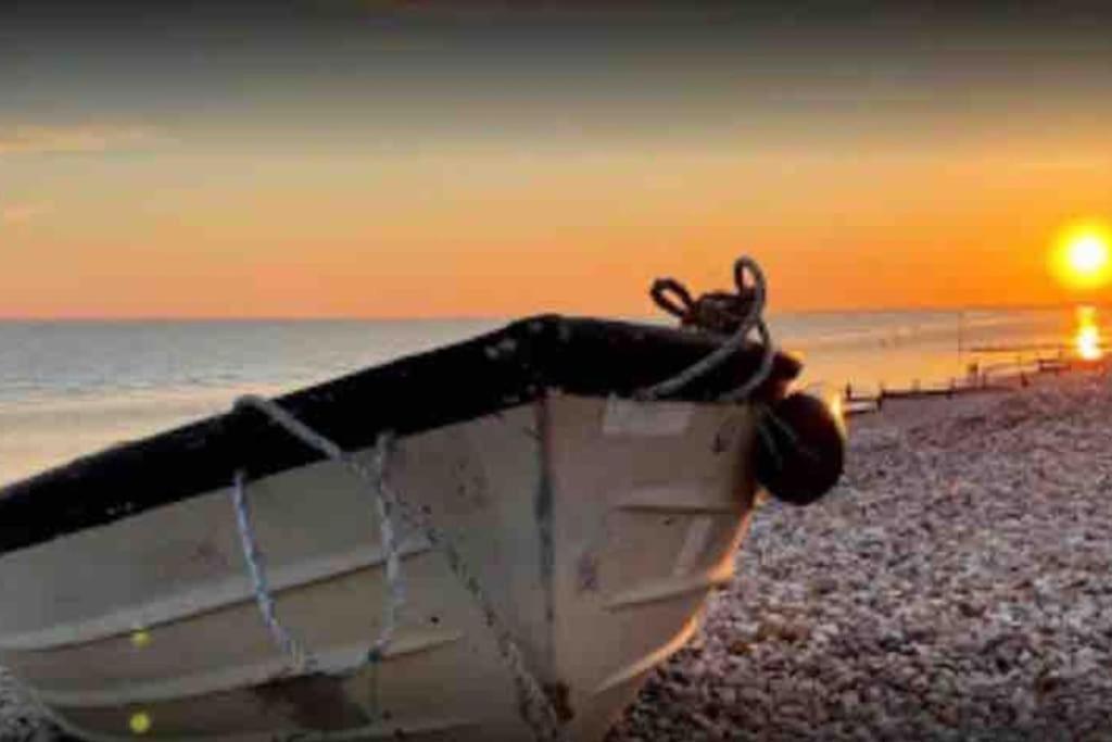 The Sails Villa East Wittering Eksteriør billede